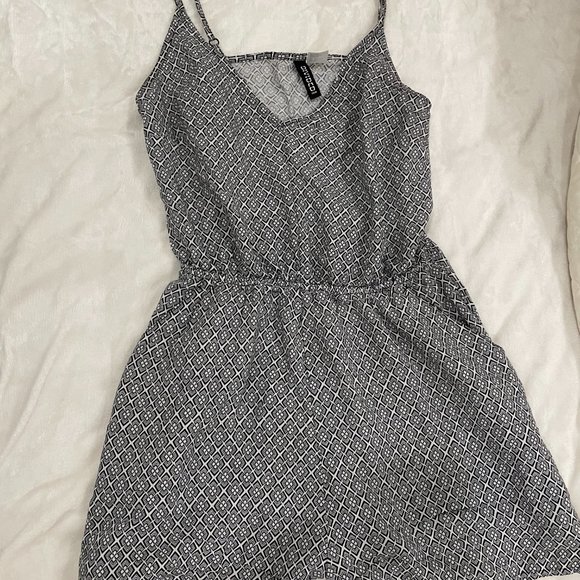 Black and white patterned romper from H&M - Picture 4 of 4